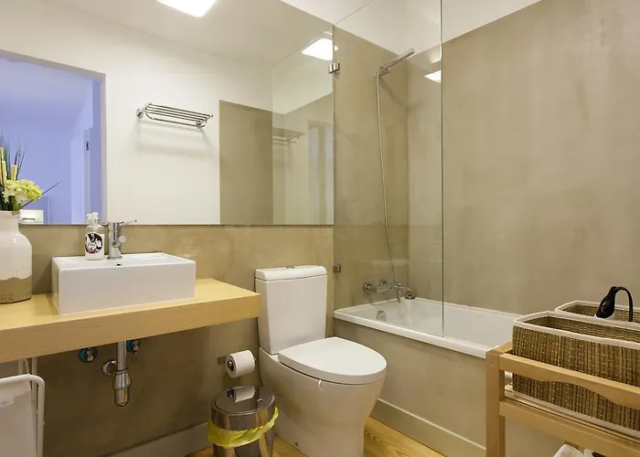 Joivy Cosy 1-bed Flat With Workspace In Santa Catarina, Moments From Luis De Camoes Sq