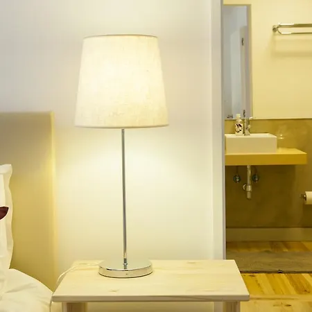 Apartmán Joivy Cosy 1-bed Flat With Workspace In Santa Catarina, Moments From Luis De Camoes Sq Lisboa