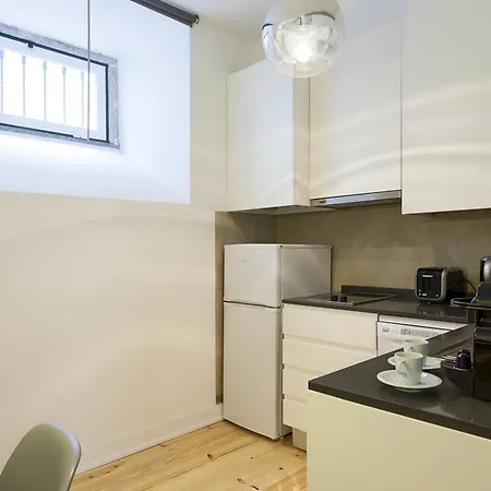 Joivy Cosy 1-bed Flat With Workspace In Santa Catarina, Moments From Luis De Camoes Sq Lägenhet Lisboa