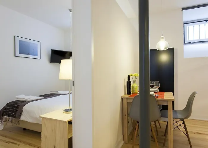 Joivy Cosy 1-bed Flat With Workspace In Santa Catarina, Moments From Luis De Camoes Sq Διαμέρισμα Lisboa