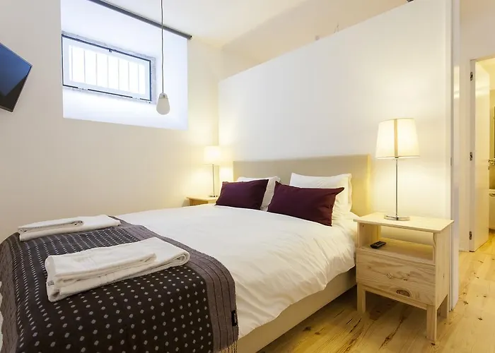 Joivy Cosy 1-bed Flat With Workspace In Santa Catarina, Moments From Luis De Camoes Sq Διαμέρισμα